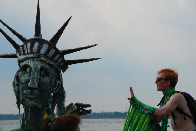 c_2012_tim-schreier_peace_parade_figment_nyc2